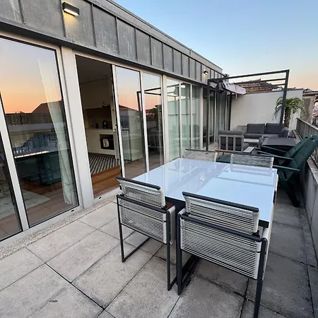 Luminous Premium Loft W/ac & Terrace By Lovelystay Appartement