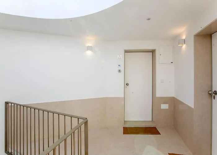 Luminous Premium Loft W/ac & Terrace By Lovelystay *